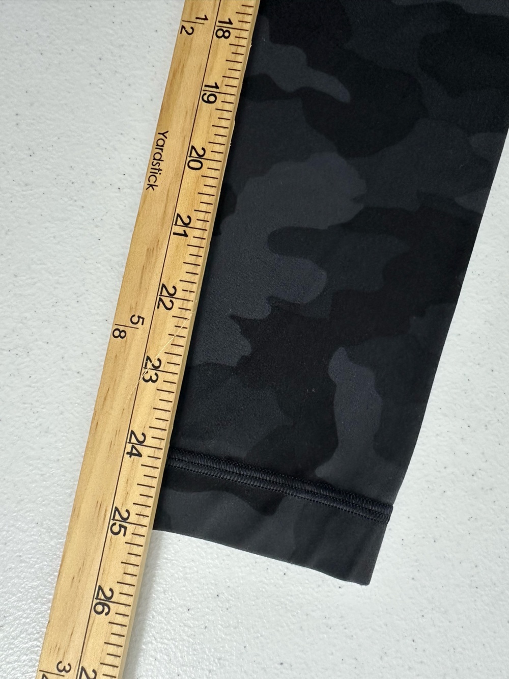 lululemon Sz 4 Women’s Ankle Leggings Black & Gray Camo Yoga Athletic Pants - Picture 9 of 9